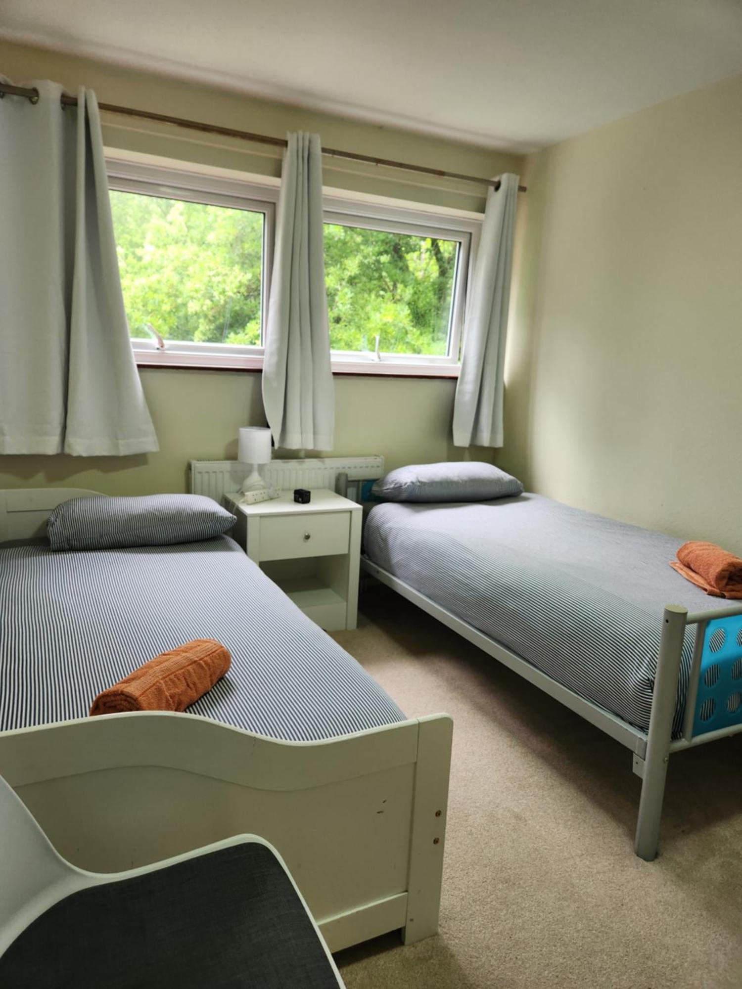 Ifield Twin Room In Crawley,Gatwick,West Sussex מראה חיצוני תמונה